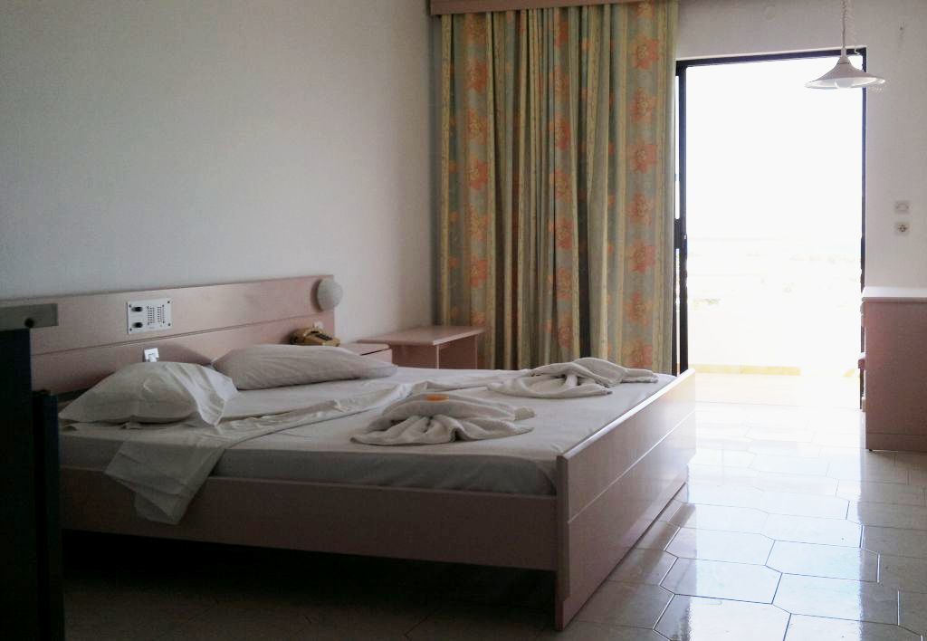 אפאנטו Iris Hotel מראה חיצוני תמונה