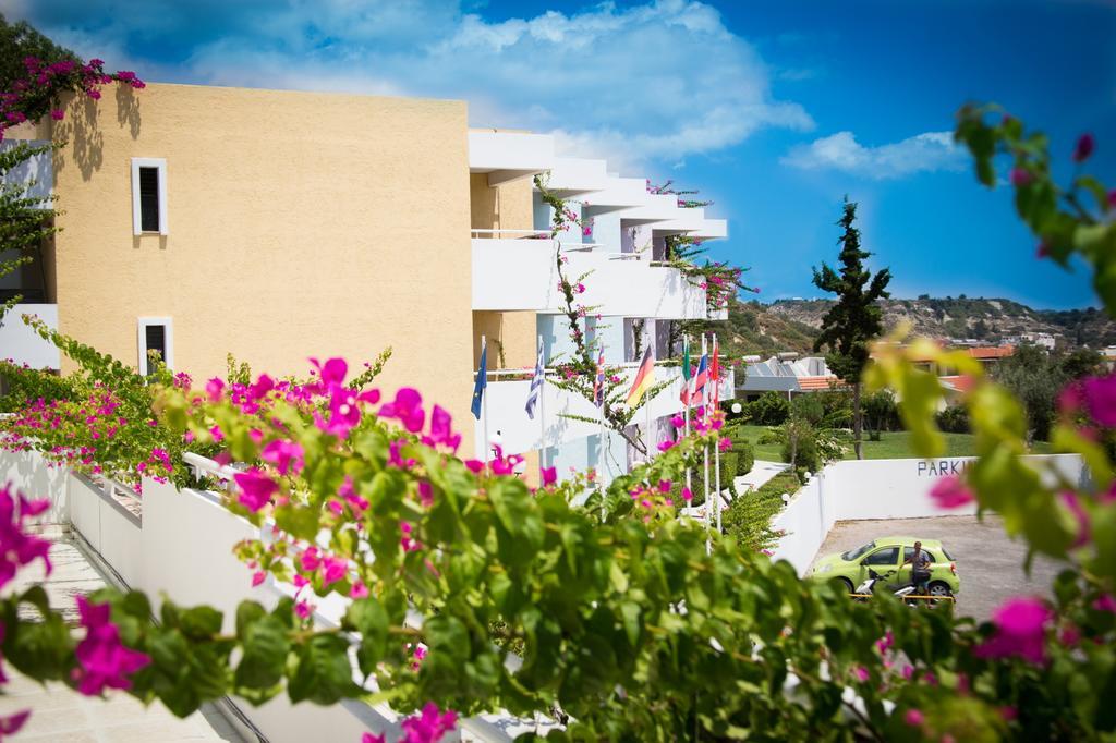 אפאנטו Iris Hotel מראה חיצוני תמונה