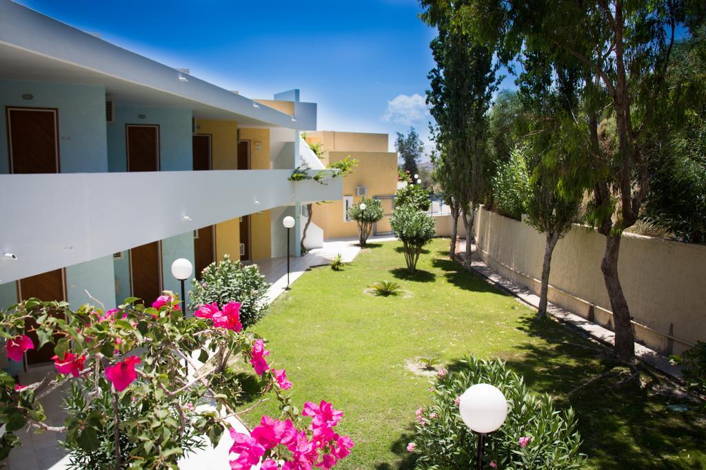 אפאנטו Iris Hotel מראה חיצוני תמונה