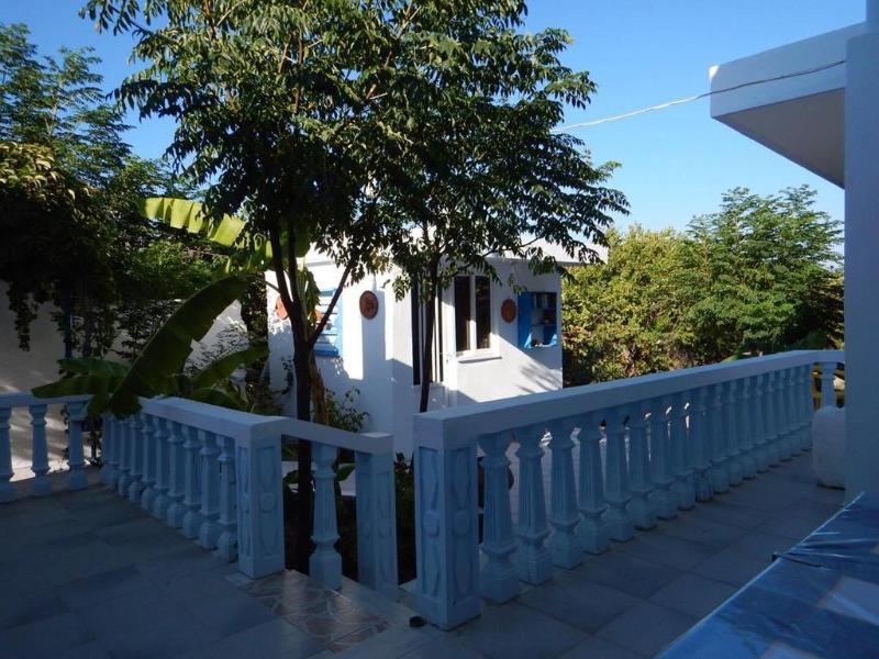 אפאנטו Iris Hotel מראה חיצוני תמונה
