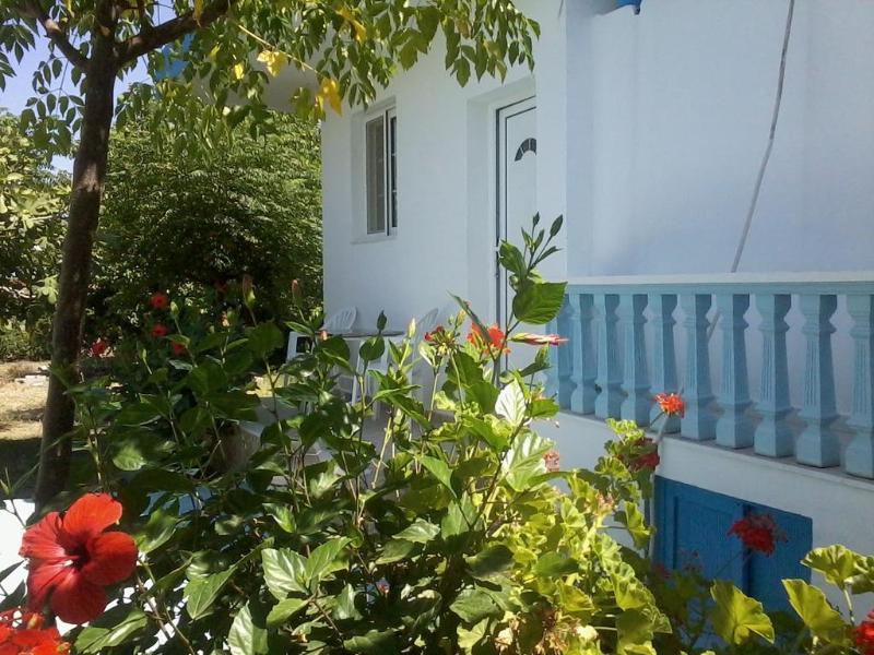אפאנטו Iris Hotel מראה חיצוני תמונה
