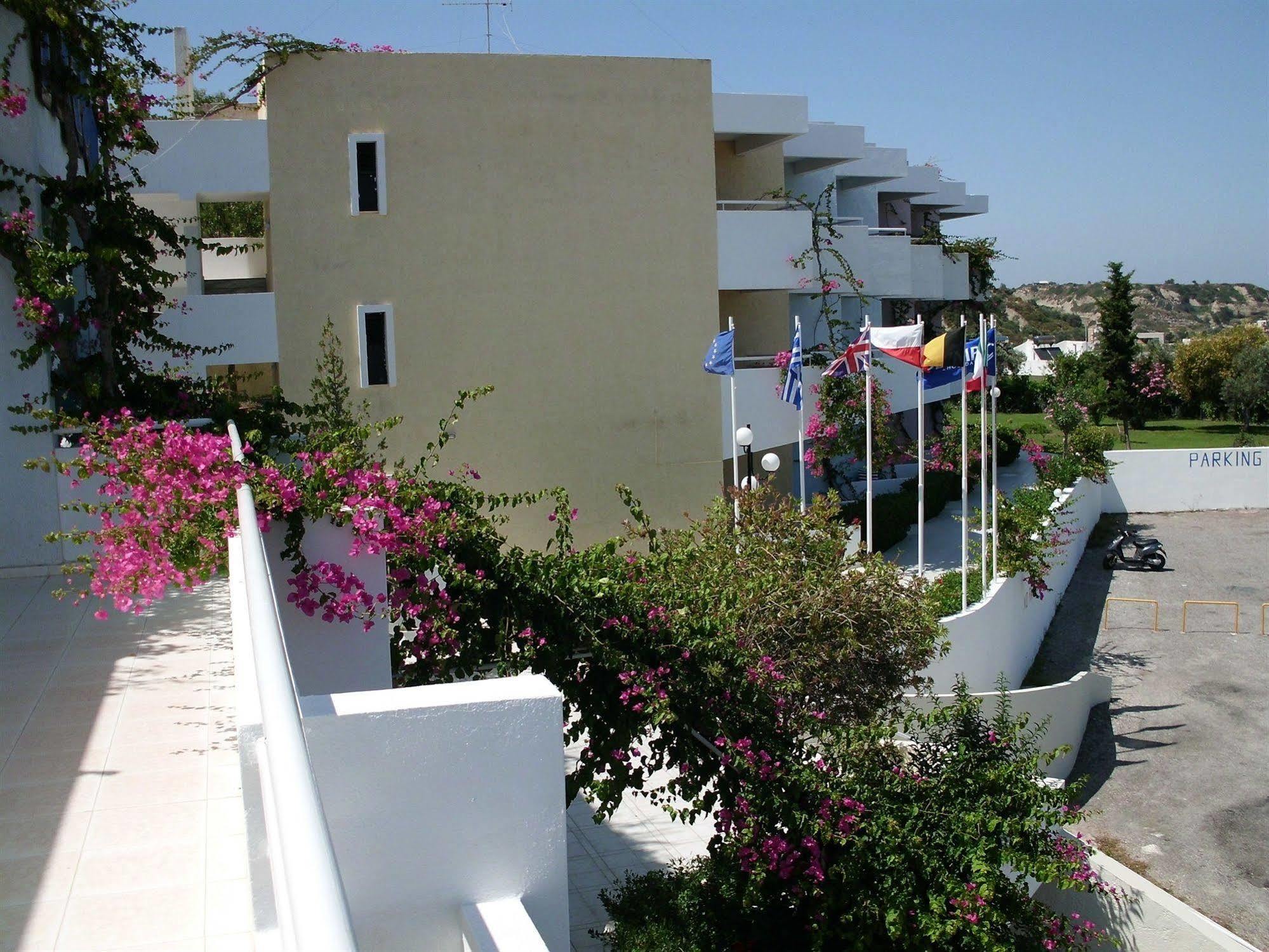 אפאנטו Iris Hotel מראה חיצוני תמונה