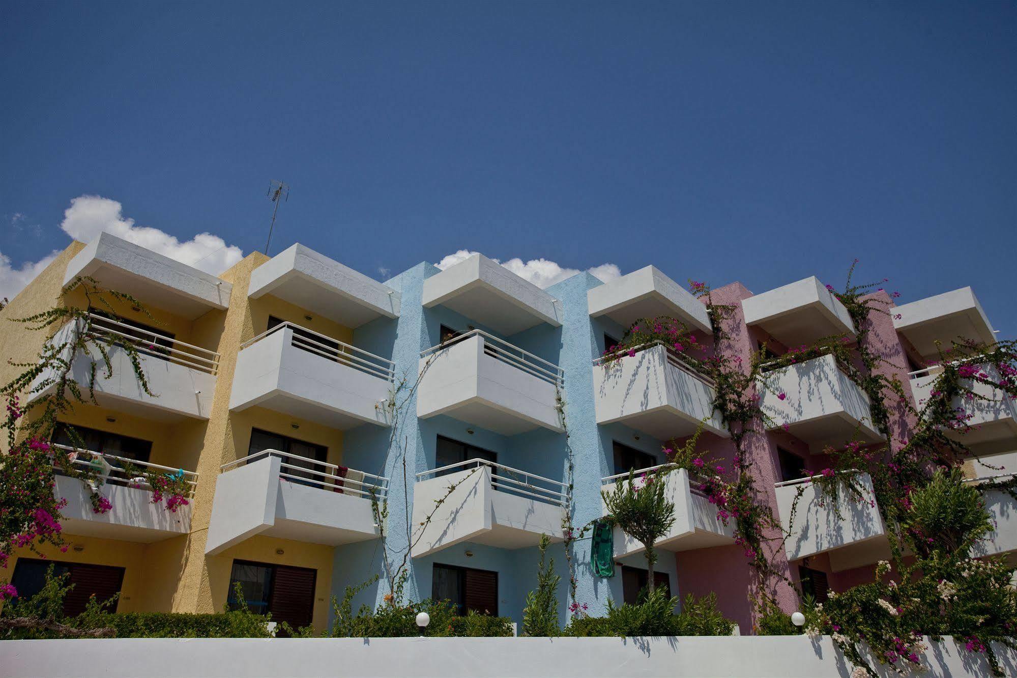 אפאנטו Iris Hotel מראה חיצוני תמונה