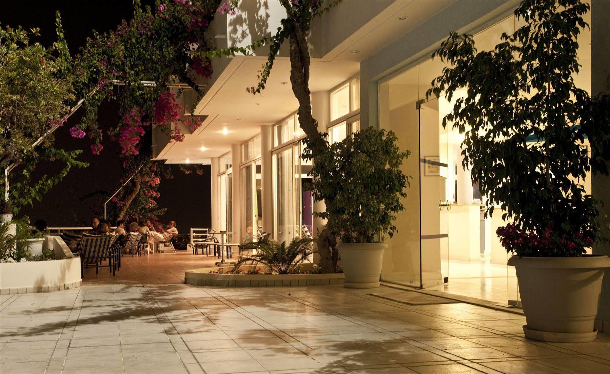 אפאנטו Iris Hotel מראה חיצוני תמונה