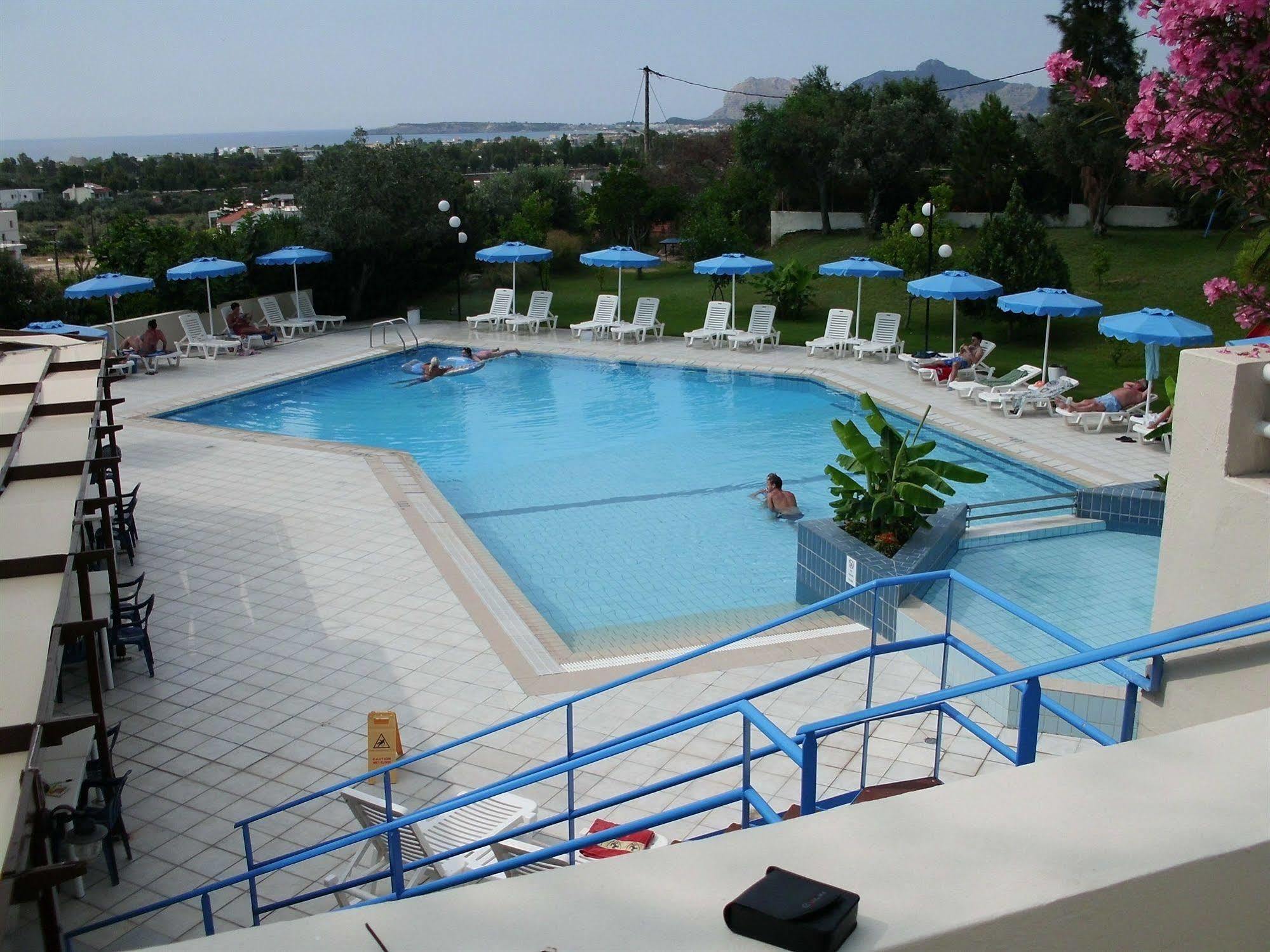 אפאנטו Iris Hotel מראה חיצוני תמונה