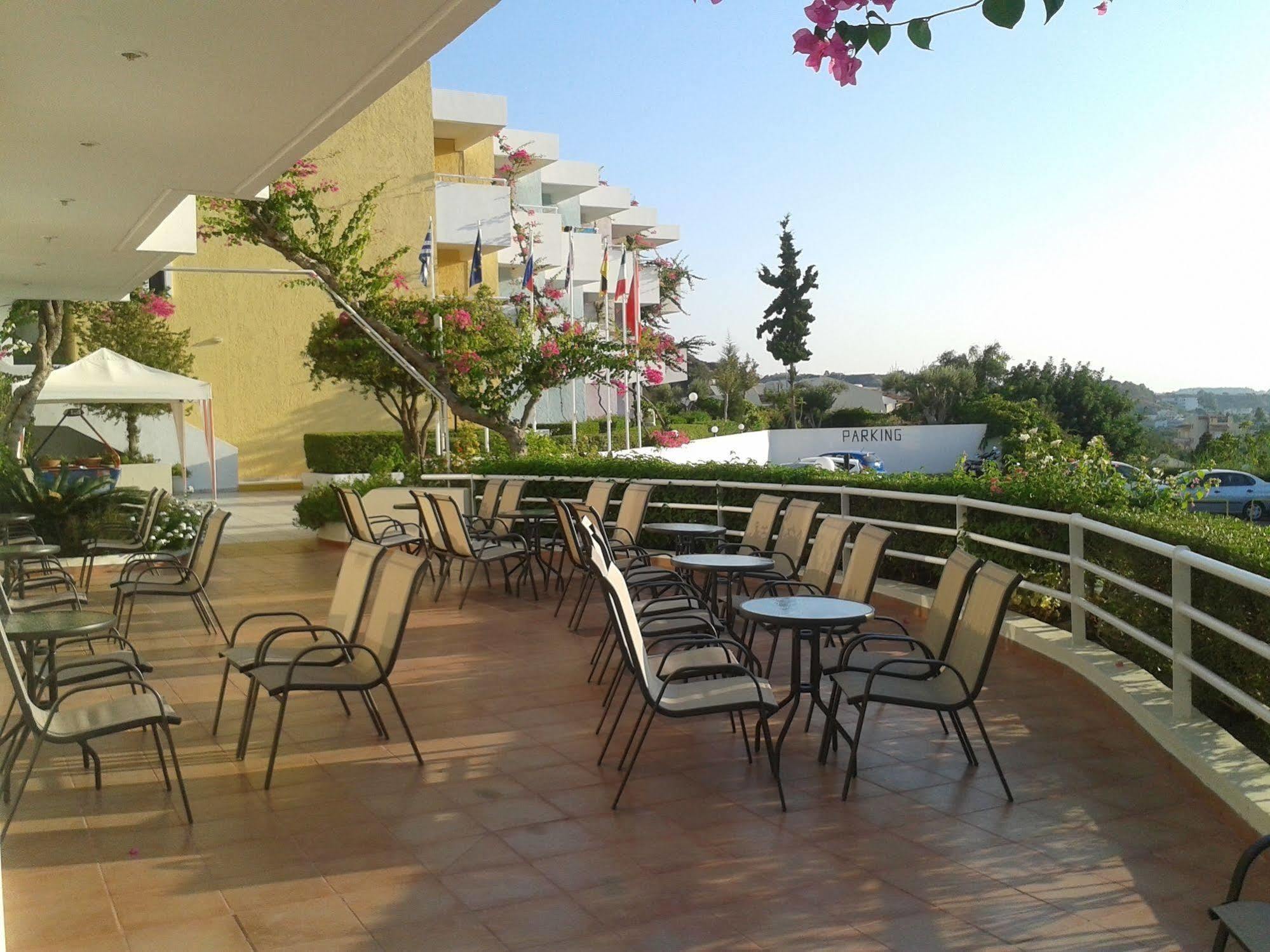 אפאנטו Iris Hotel מראה חיצוני תמונה