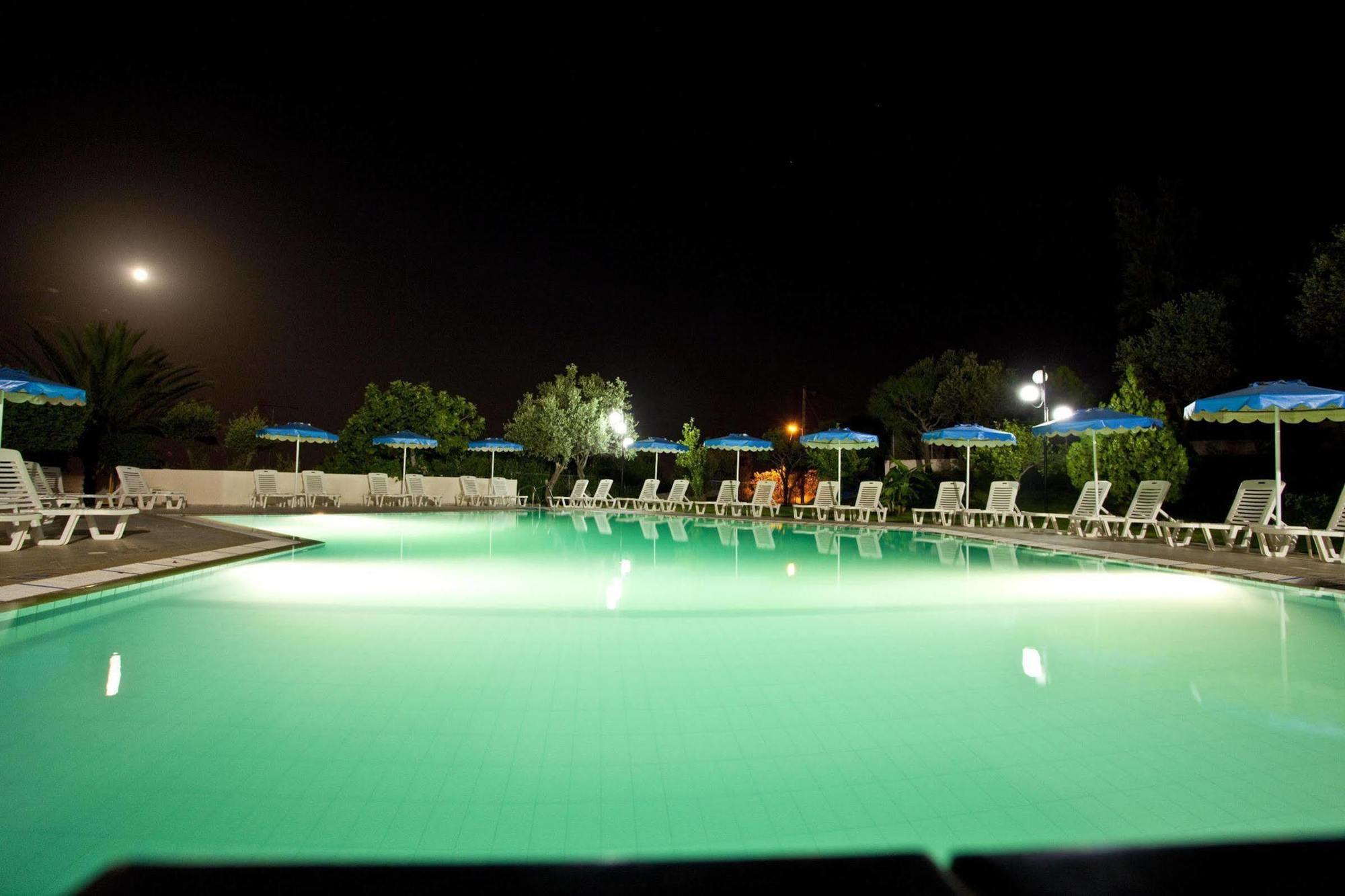 אפאנטו Iris Hotel מראה חיצוני תמונה