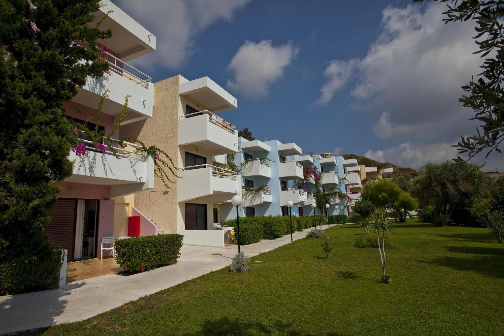 אפאנטו Iris Hotel מראה חיצוני תמונה