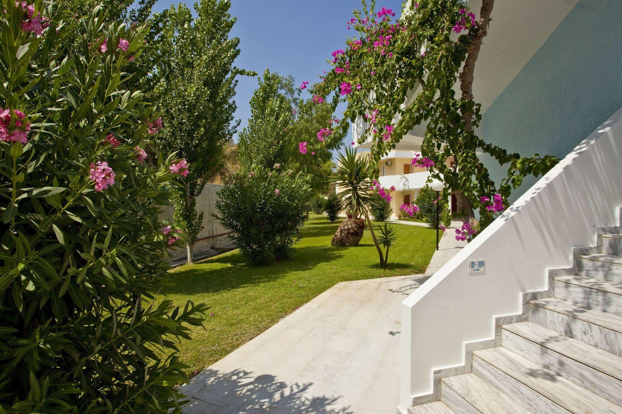 אפאנטו Iris Hotel מראה חיצוני תמונה