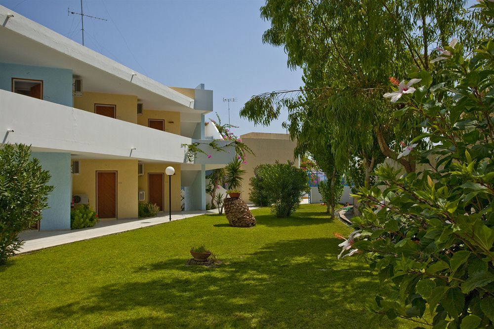 אפאנטו Iris Hotel מראה חיצוני תמונה