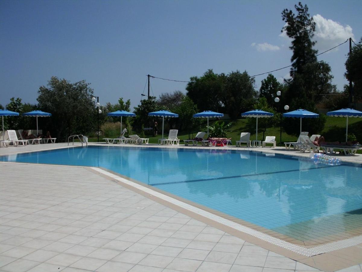 אפאנטו Iris Hotel מראה חיצוני תמונה