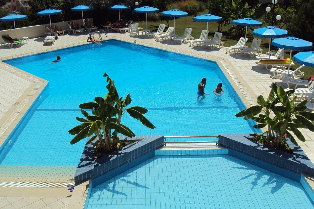 אפאנטו Iris Hotel מראה חיצוני תמונה